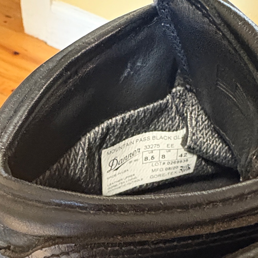 Danner Mountain Pass Black Glacé hiking boots with contrast Red Laces - Picture 6 of 12